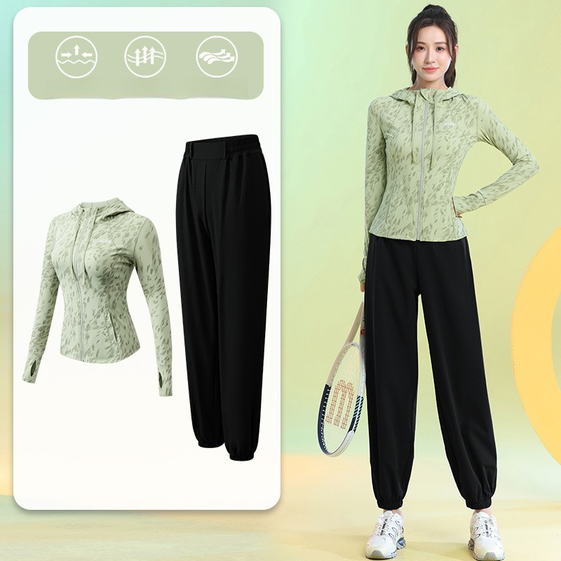 بدلة رياضية نسائية للجري بأكما - مراجعة Running Gear Woman وسعره